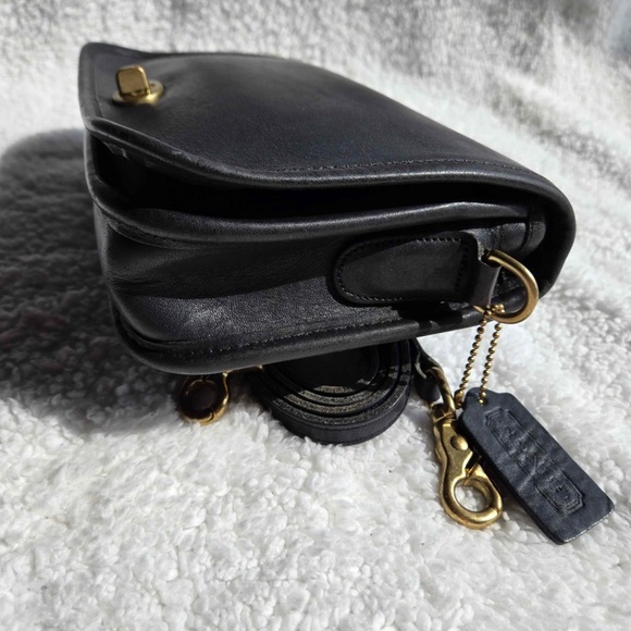 1990 Coach Dark Navy Crossbody Bag 
 stamp error “beanbag” 
Costa Rica made! - Picture 7 of 10